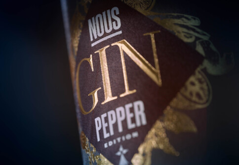 Produktfotografie-Nous-Gin-Detail-Flasche-165101 | Industriefotografie Detailaufnahme – Industriefotograf Leipzig