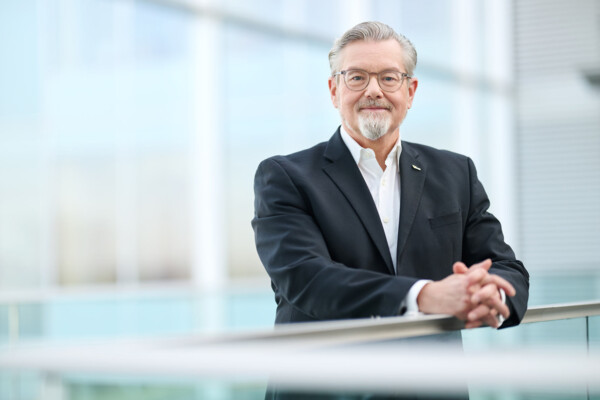 VNG-Vorstand-Herr-Polk-49758 | Businessfotograf Leipzig – Vorstandsportrait im Corporate Umfeld