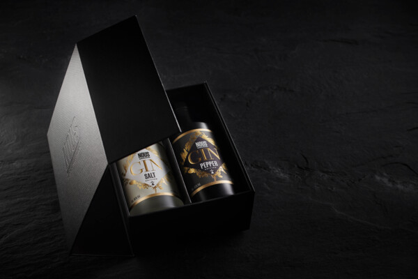 Produktfotografie-Nous-GIN-Verpackung-offen-18791 2_HighRes | Industriefotografie Detailaufnahme – Industriefotograf Leipzig