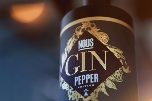 Produktfotografie-Nous-Gin-Detail-Flasche-165074 | Industriefotografie Detailaufnahme – Industriefotograf Leipzig
