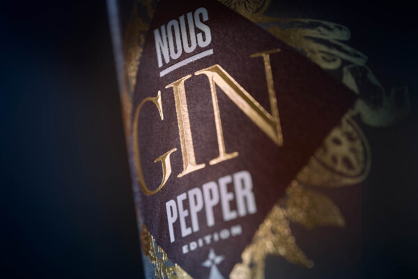 Produktfotografie-Nous-Gin-Detail-Flasche-165101 | Industriefotografie Detailaufnahme – Industriefotograf Leipzig